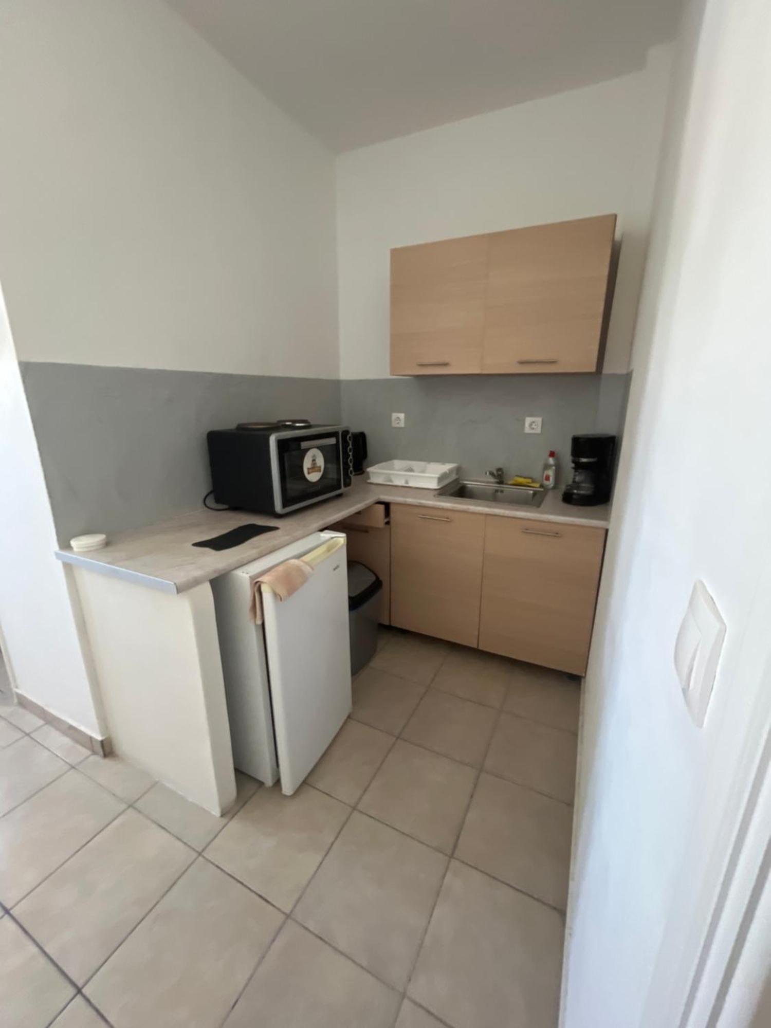 פריבולוס Leon Lux Apartments מראה חיצוני תמונה